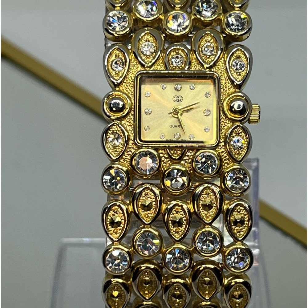 A stylish, gold tone and rain storm started watch bracelet, unbranded size 7 1/2